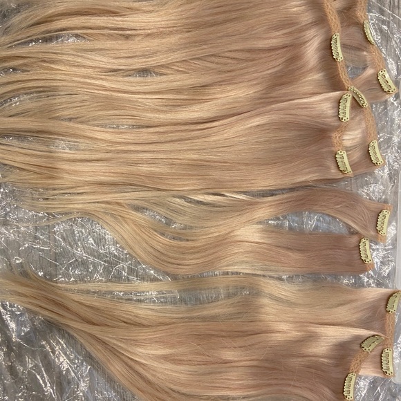 L'ange Brillante 7 Piece Hair Extensions Platinum - Picture 6 of 6